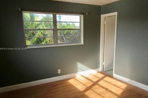 Condominio en alquiler en Hollywood, Florida, 2 dormitorios, 80.17 m2 № 1941989 - foto 13