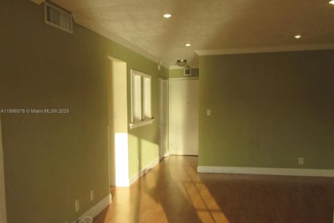 Condominio en alquiler en Hollywood, Florida, 2 dormitorios, 80.17 m2 № 1941989 - foto 10