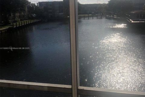 Condominio en alquiler en Hollywood, Florida, 2 dormitorios, 80.17 m2 № 1941989 - foto 2