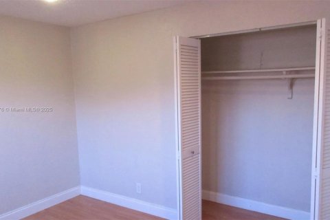 Condominio en alquiler en Hollywood, Florida, 2 dormitorios, 80.17 m2 № 1941989 - foto 16