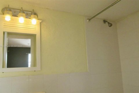 Condominio en alquiler en Hollywood, Florida, 2 dormitorios, 80.17 m2 № 1941989 - foto 19