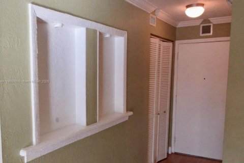 Condominio en alquiler en Hollywood, Florida, 2 dormitorios, 80.17 m2 № 1941989 - foto 11