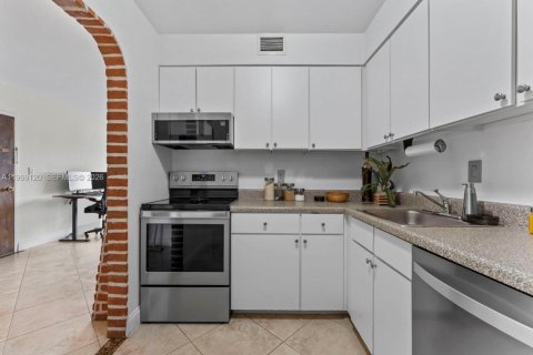 Copropriété à vendre à Doral, Floride: 2 chambres, 98.57 m2 № 2034089 - photo 12