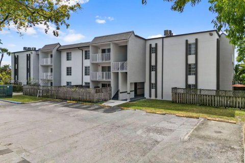 Condo à Doral, Floride, 2 chambres  № 2034089