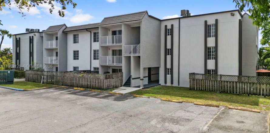 Condo à Doral, Floride, 2 chambres  № 2034089