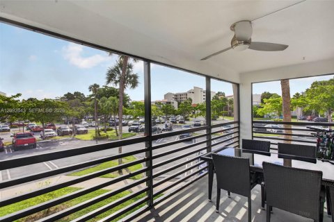 Condo in Pompano Beach, Florida, 3 bedrooms  № 2394962 - photo 17