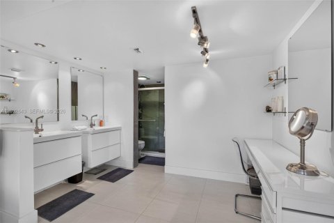 Condo in Pompano Beach, Florida, 3 bedrooms  № 2394962 - photo 28