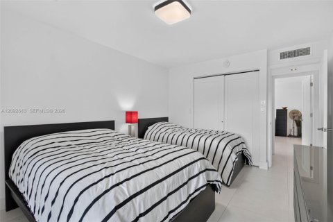 Condo in Pompano Beach, Florida, 3 bedrooms  № 2394962 - photo 24