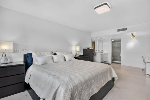 Condo in Pompano Beach, Florida, 3 bedrooms  № 2394962 - photo 27