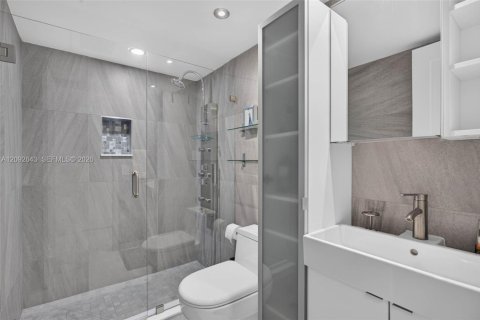 Condo in Pompano Beach, Florida, 3 bedrooms  № 2394962 - photo 19