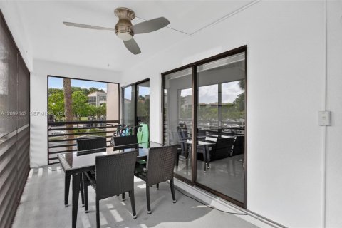 Condo in Pompano Beach, Florida, 3 bedrooms  № 2394962 - photo 16