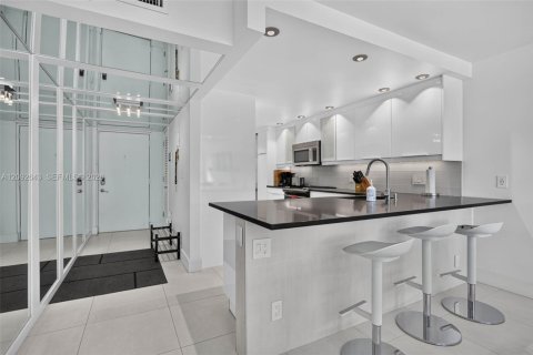 Condo in Pompano Beach, Florida, 3 bedrooms  № 2394962 - photo 6