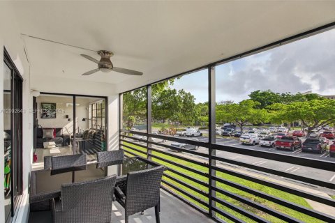 Condo in Pompano Beach, Florida, 3 bedrooms  № 2394962 - photo 18