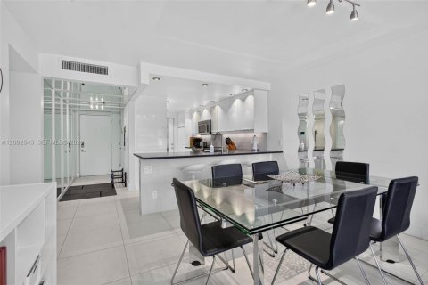 Condo in Pompano Beach, Florida, 3 bedrooms  № 2394962 - photo 11
