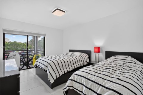 Condo in Pompano Beach, Florida, 3 bedrooms  № 2394962 - photo 23