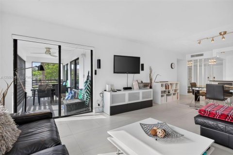 Condo in Pompano Beach, Florida, 3 bedrooms  № 2394962 - photo 15