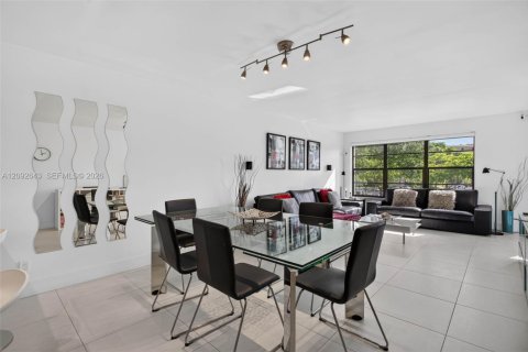 Condo in Pompano Beach, Florida, 3 bedrooms  № 2394962 - photo 10
