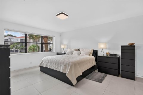 Condo in Pompano Beach, Florida, 3 bedrooms  № 2394962 - photo 25