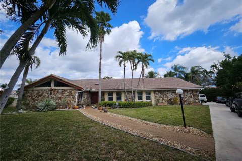 Villa ou maison à louer à Coral Springs, Floride: 4 chambres, 252.88 m2 № 2179659 - photo 5
