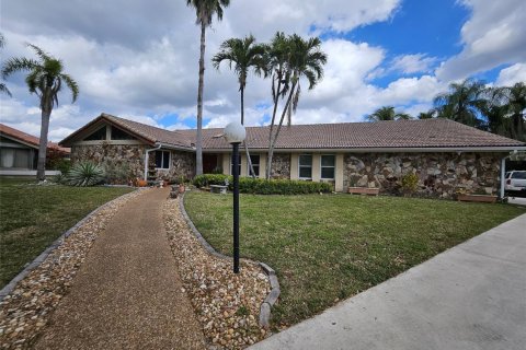 Villa ou maison à louer à Coral Springs, Floride: 4 chambres, 252.88 m2 № 2179659 - photo 7
