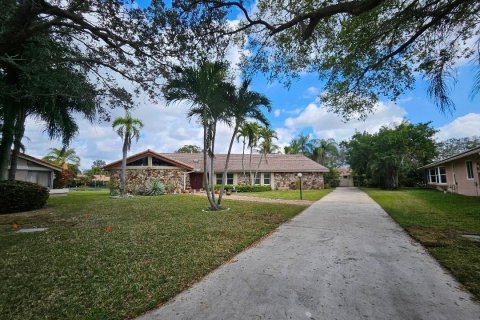 Villa ou maison à louer à Coral Springs, Floride: 4 chambres, 252.88 m2 № 2179659 - photo 4