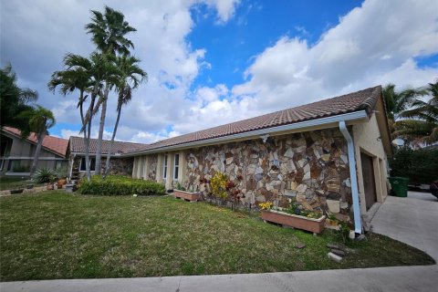 Villa ou maison à louer à Coral Springs, Floride: 4 chambres, 252.88 m2 № 2179659 - photo 9