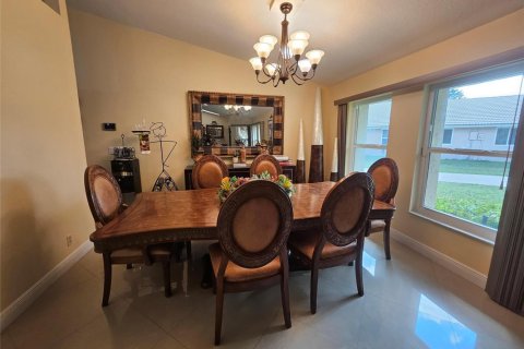 Villa ou maison à louer à Coral Springs, Floride: 4 chambres, 252.88 m2 № 2179659 - photo 16