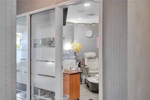 Снять в аренду кондоминиум в Авентура, Флорида 3 спальни, 303.23м2, № 2076391 - фото 12