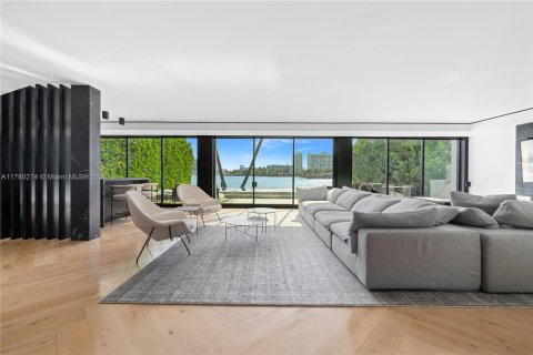 Casa en venta en Miami Beach, Florida, 6 dormitorios, 491.64 m2 № 2027750 - foto 28