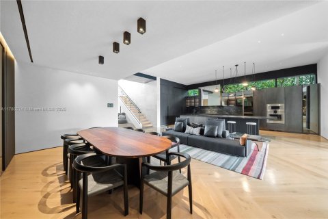 Casa en venta en Miami Beach, Florida, 6 dormitorios, 491.64 m2 № 2027750 - foto 20