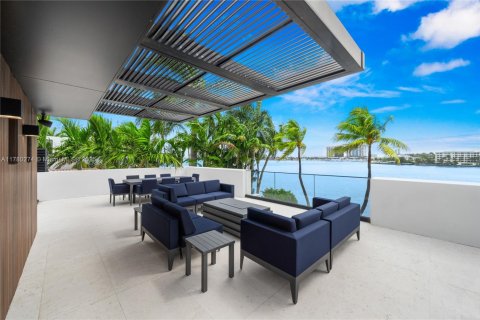 Casa en venta en Miami Beach, Florida, 6 dormitorios, 491.64 m2 № 2027750 - foto 9