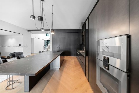 Casa en venta en Miami Beach, Florida, 6 dormitorios, 491.64 m2 № 2027750 - foto 24
