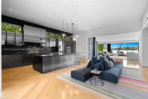 Casa en venta en Miami Beach, Florida, 6 dormitorios, 491.64 m2 № 2027750 - foto 22