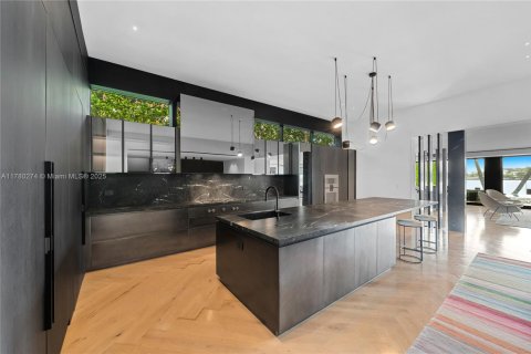 Casa en venta en Miami Beach, Florida, 6 dormitorios, 491.64 m2 № 2027750 - foto 23