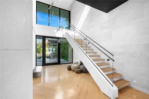 Casa en venta en Miami Beach, Florida, 6 dormitorios, 491.64 m2 № 2027750 - foto 19