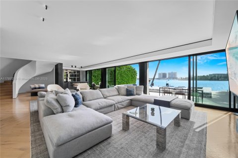 Casa en venta en Miami Beach, Florida, 6 dormitorios, 491.64 m2 № 2027750 - foto 3