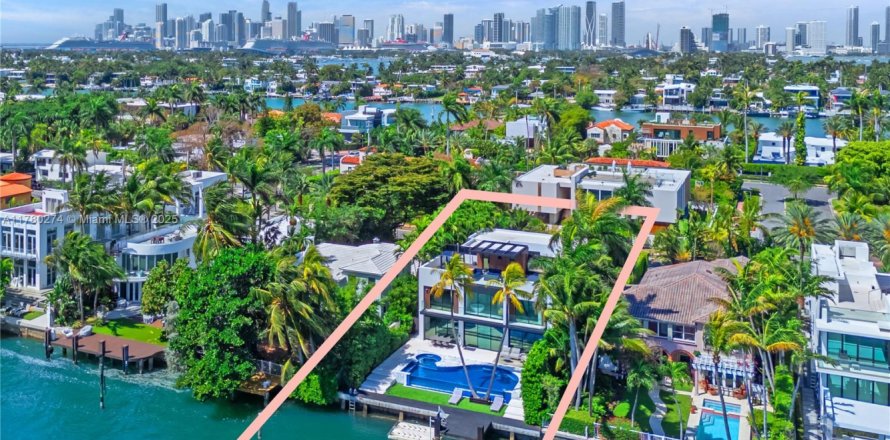 Casa en Miami Beach, Florida 6 dormitorios, 491.64 m2 № 2027750