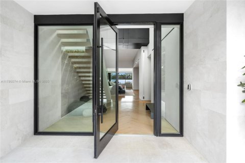 Casa en venta en Miami Beach, Florida, 6 dormitorios, 491.64 m2 № 2027750 - foto 18