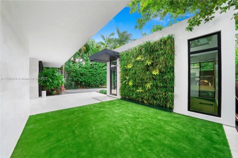Casa en venta en Miami Beach, Florida, 6 dormitorios, 491.64 m2 № 2027750 - foto 17