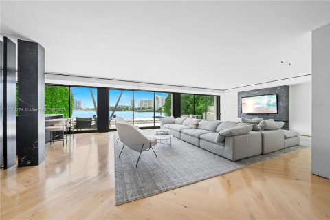 Casa en venta en Miami Beach, Florida, 6 dormitorios, 491.64 m2 № 2027750 - foto 27