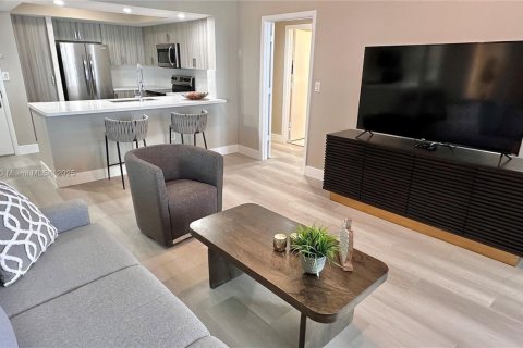 Condo in Sunny Isles Beach, Florida, 2 bedrooms  № 2022797 - photo 15