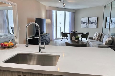 Condo in Sunny Isles Beach, Florida, 2 bedrooms  № 2022797 - photo 10