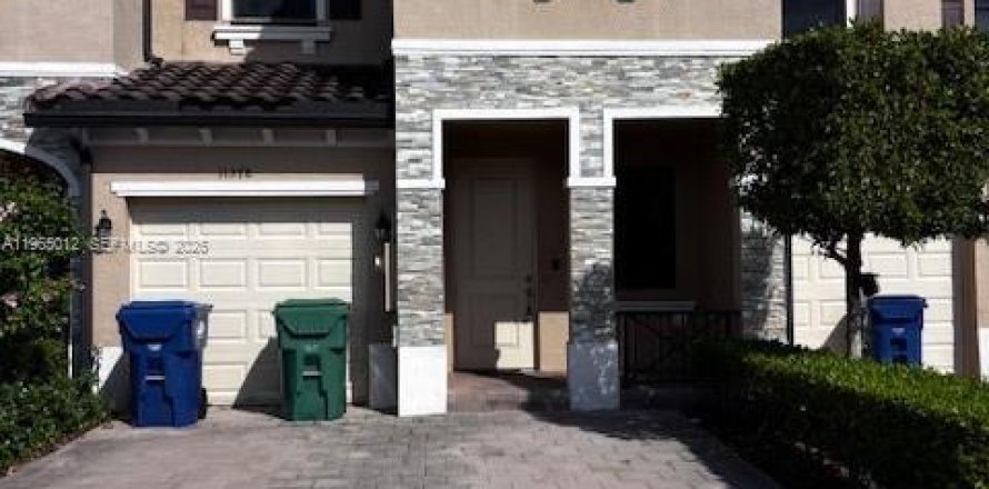 Adosado en Homestead, Florida 4 dormitorios, 175.31 m2 № 2026358