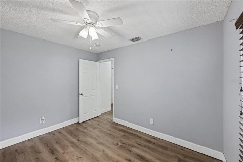 House in Cocoa, Florida 3 bedrooms, 112.6 sq.m. № 2284463 - photo 21