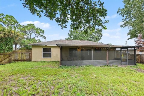 House in Cocoa, Florida 3 bedrooms, 112.6 sq.m. № 2284463 - photo 2