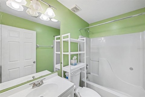 House in Cocoa, Florida 3 bedrooms, 112.6 sq.m. № 2284463 - photo 23