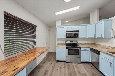 House in Cocoa, Florida 3 bedrooms, 112.6 sq.m. № 2284463 - photo 8