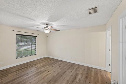 House in Cocoa, Florida 3 bedrooms, 112.6 sq.m. № 2284463 - photo 11