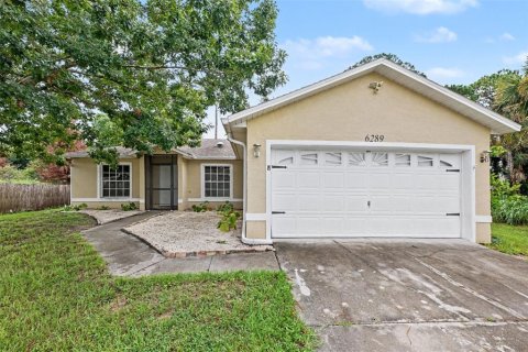 House in Cocoa, Florida 3 bedrooms, 112.6 sq.m. № 2284463