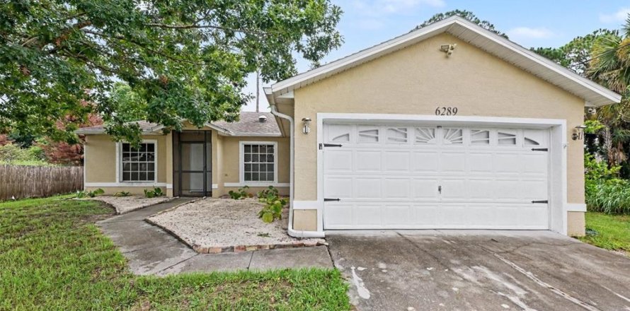 House in Cocoa, Florida 3 bedrooms, 112.6 sq.m. № 2284463